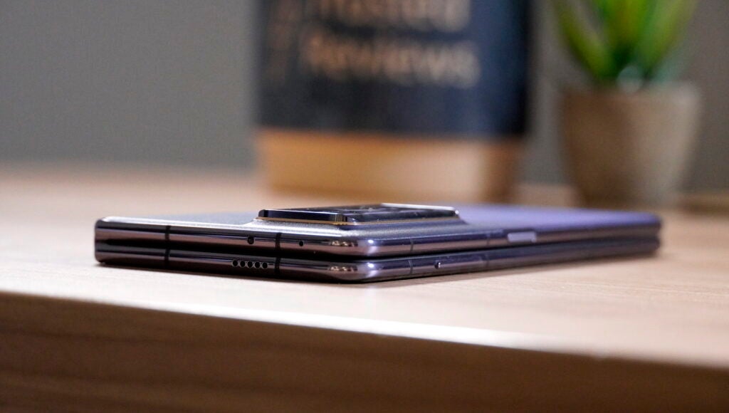 Honor Magic V2 latéral