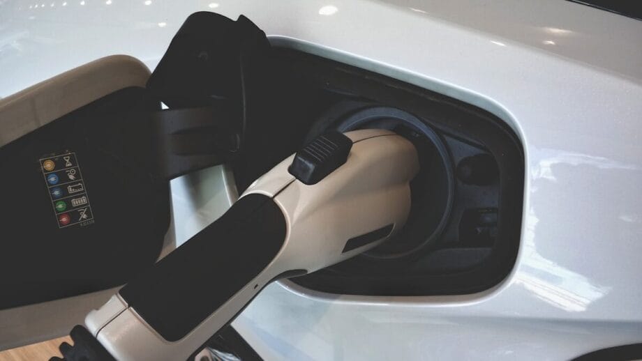 porte de voiture en noir et blanc