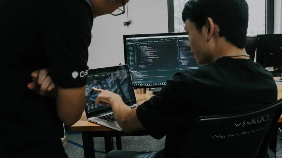 Elon Musk demande de l'aide pour créer Macrohard, la société de logiciels d'IA qui pourrait rivaliser avec Microsoft