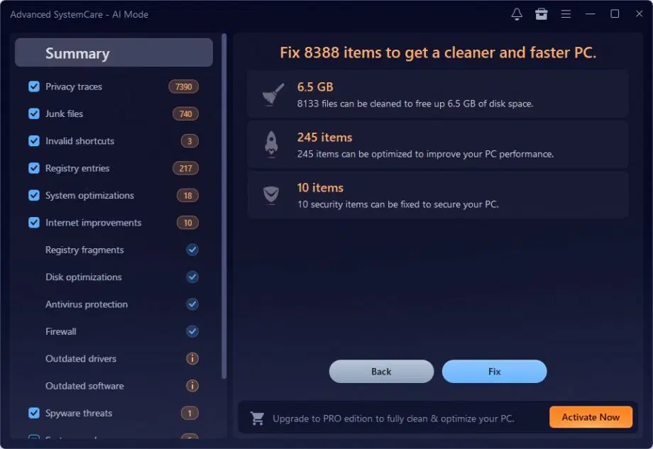 Capture d'écran d'Advanced SystemCare montrant un résumé de 8 388 éléments à corriger pour de meilleures performances du PC et une option pour réparer ou activer PRO.