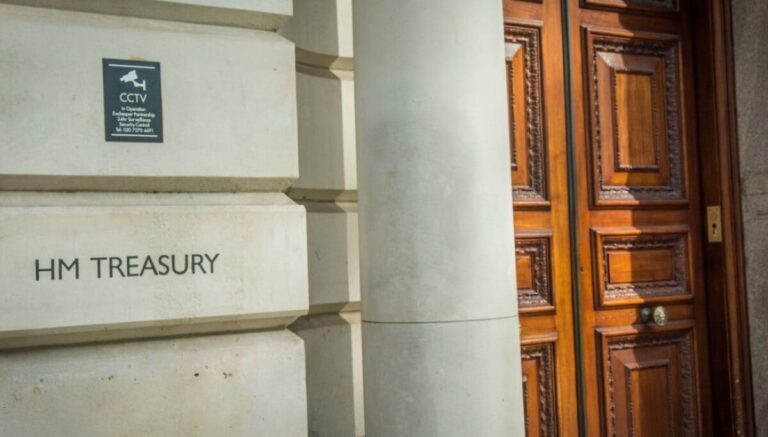 Le Trésor britannique recherche un CTO avec un salaire qui ne correspond peut-être pas aux meilleurs talents technologiques
