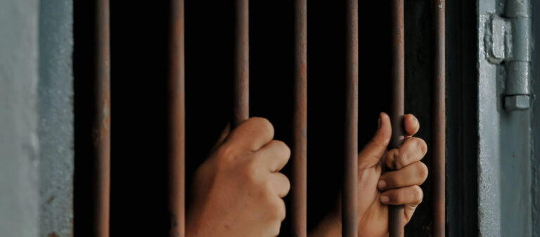 Il s&rsquo;est retrouvé en prison à cause d&rsquo;une faute de frappe. Comment diable n’ont-ils pas compris cela ?