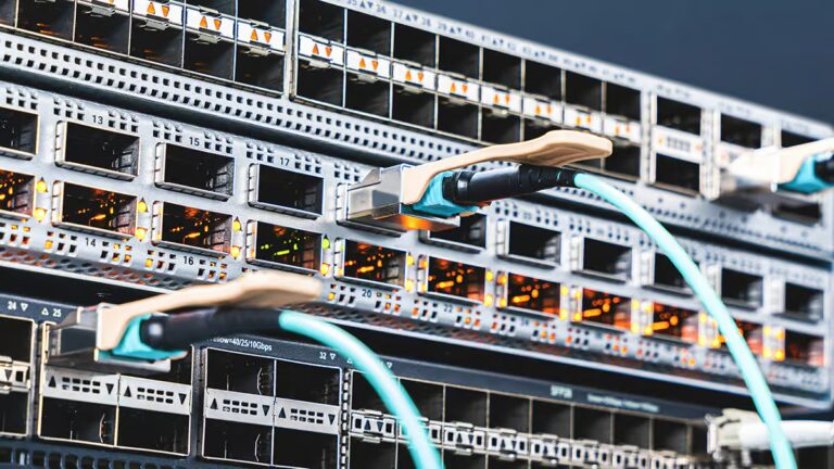 Alimentation par fibre optique (PoF) : remodeler les réseaux de bureau modernes