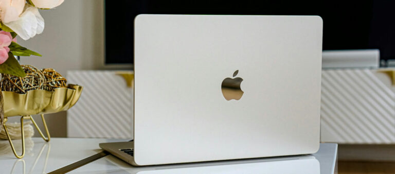 Ils ont détruit plus de 100 nouveaux MacBook Pro. La raison est choquante