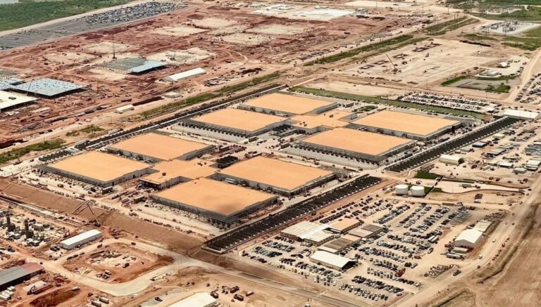 Microsoft s&rsquo;installe à côté d&rsquo;OpenAI et d&rsquo;Oracle dans l&rsquo;agrandissement du centre de données de 900 MW de Crusoe au Texas